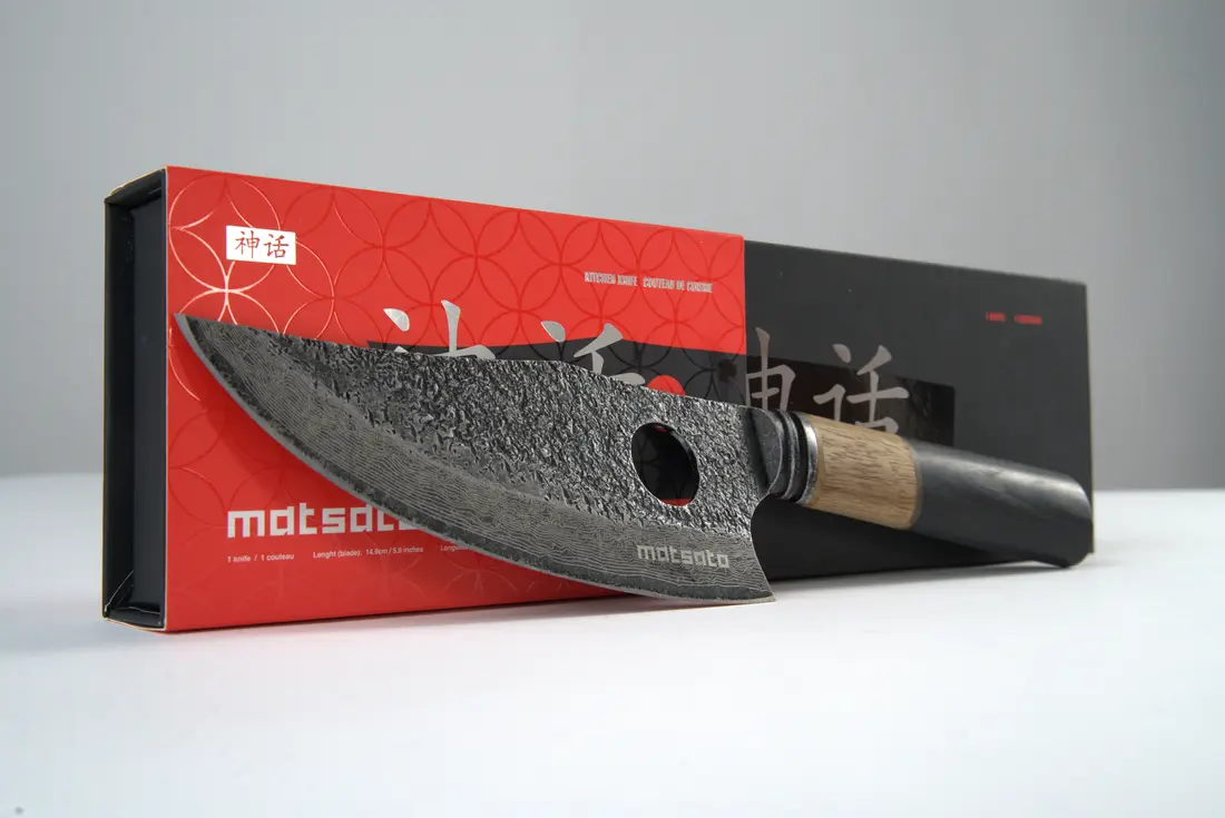 The knife in its gift box